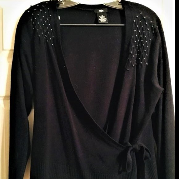 Vintage Crossover Sweater - Picture 3 of 9